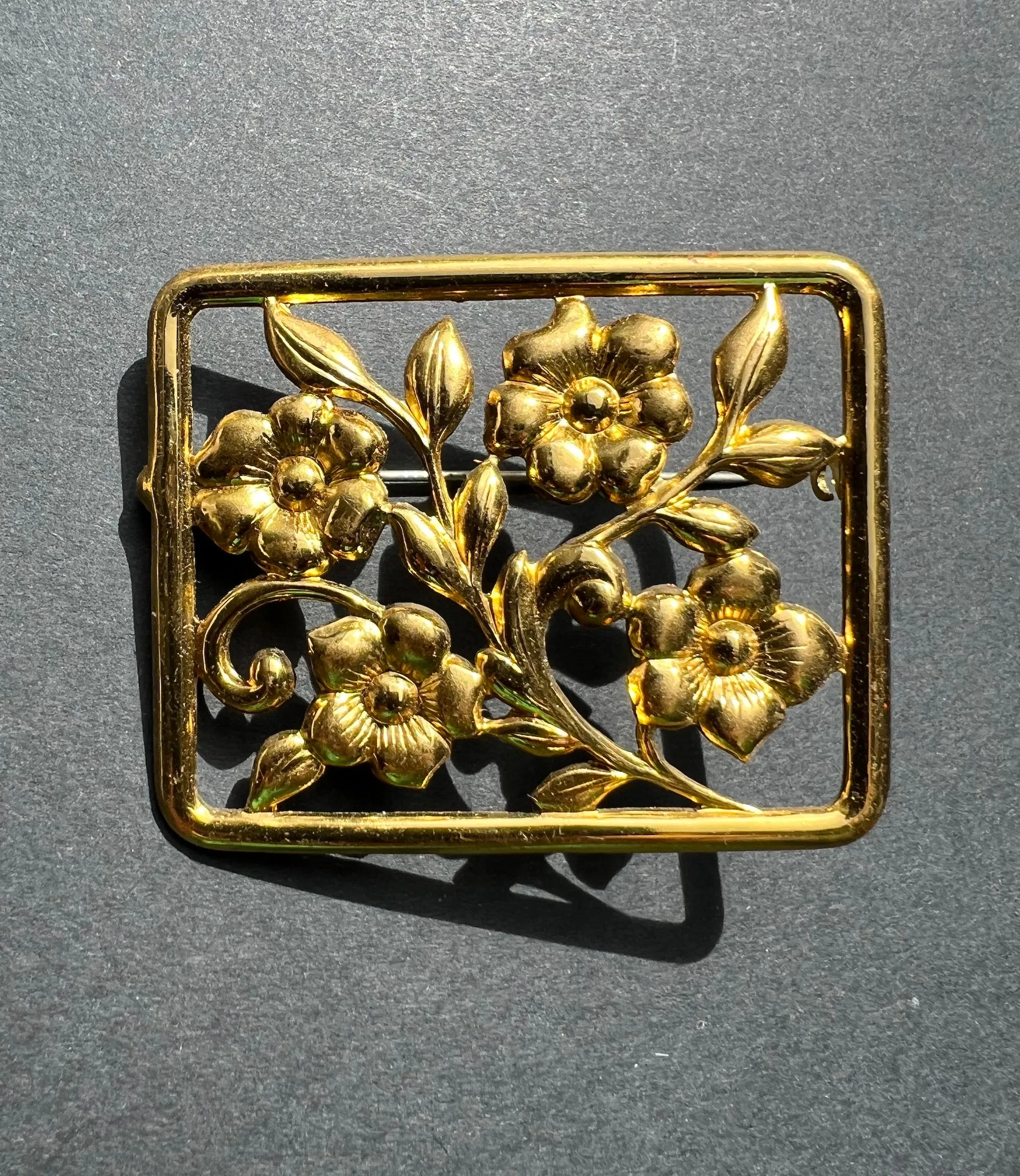 1940s Framed Gold Flowers Brooch