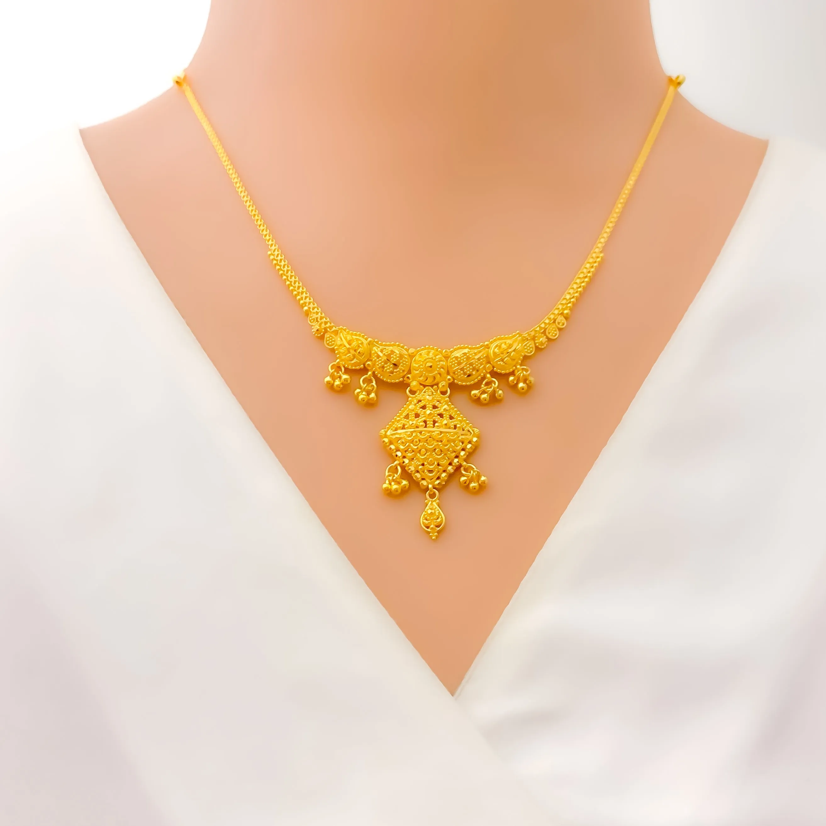 Artistic Leaf Adorned 22k Gold Necklace Set