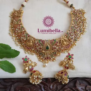 Short Necklace Design With Kempu