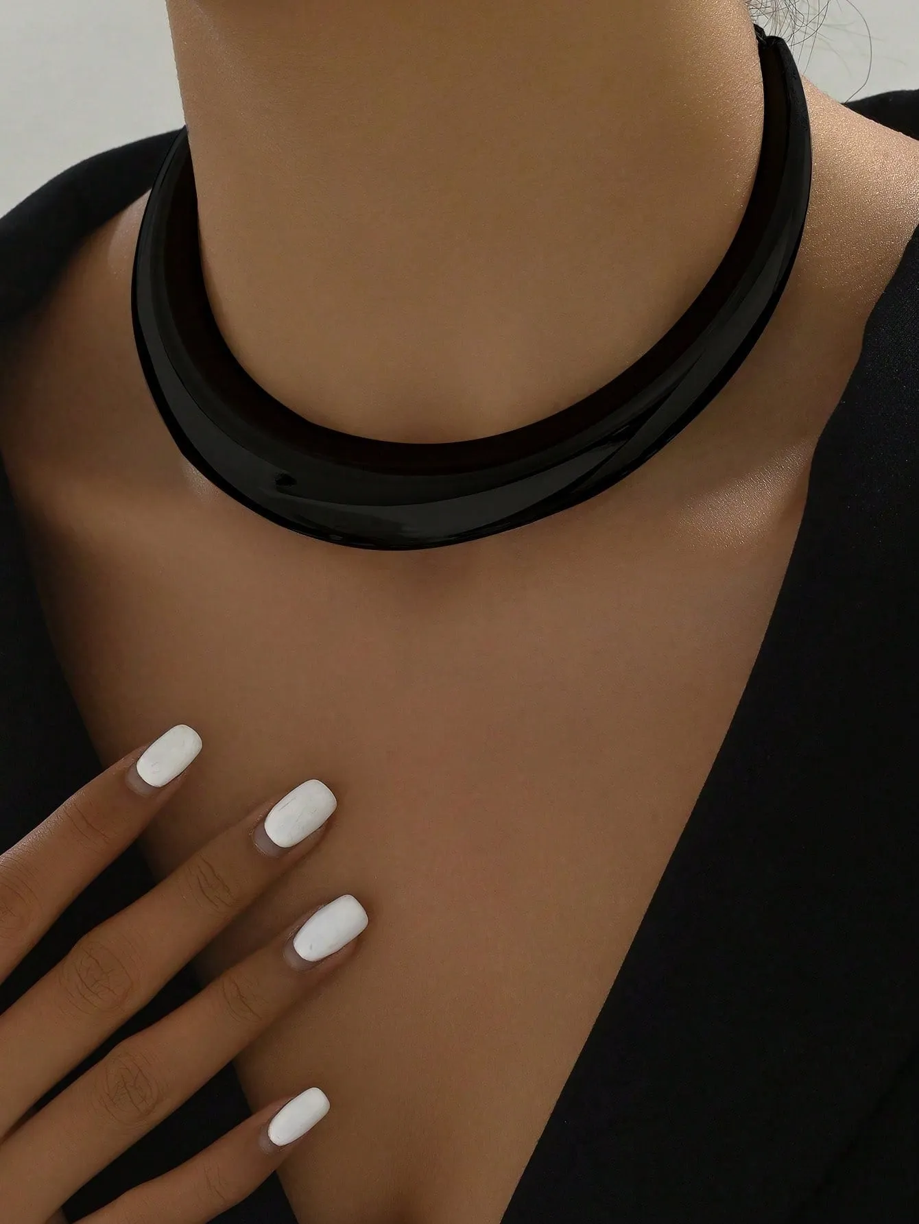 Silver-toned Glossy Choker Necklace Simple Metallic Chain Statement Necklace