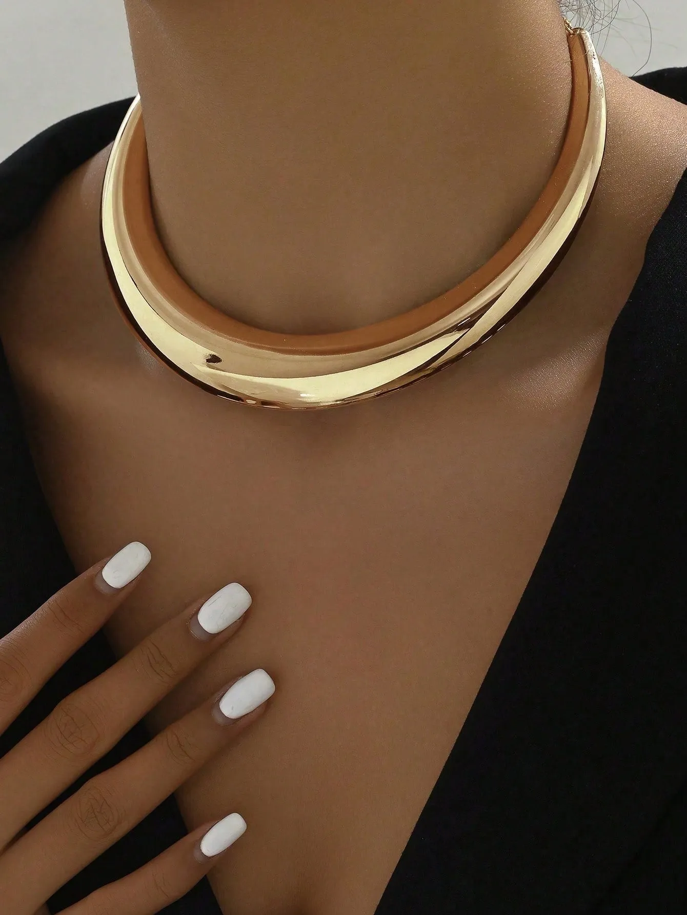 Silver-toned Glossy Choker Necklace Simple Metallic Chain Statement Necklace