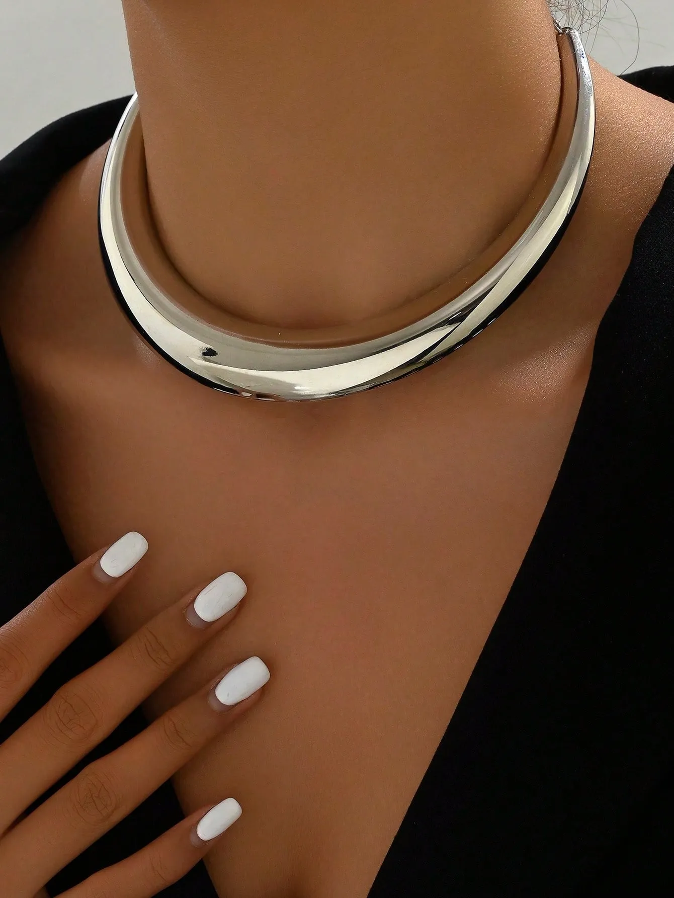 Silver-toned Glossy Choker Necklace Simple Metallic Chain Statement Necklace