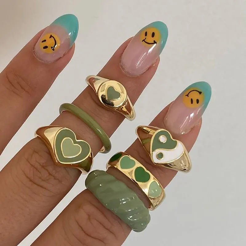 Vintage 6Pcs Green Embrace Hands Rings Set For Women Metal Paint Coating Creative INS Style Love Heart Ring Fashion Jewelry